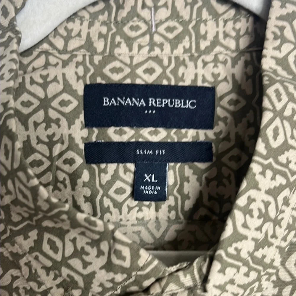 Banana Republic XL Men's Tan Patterned Shirt